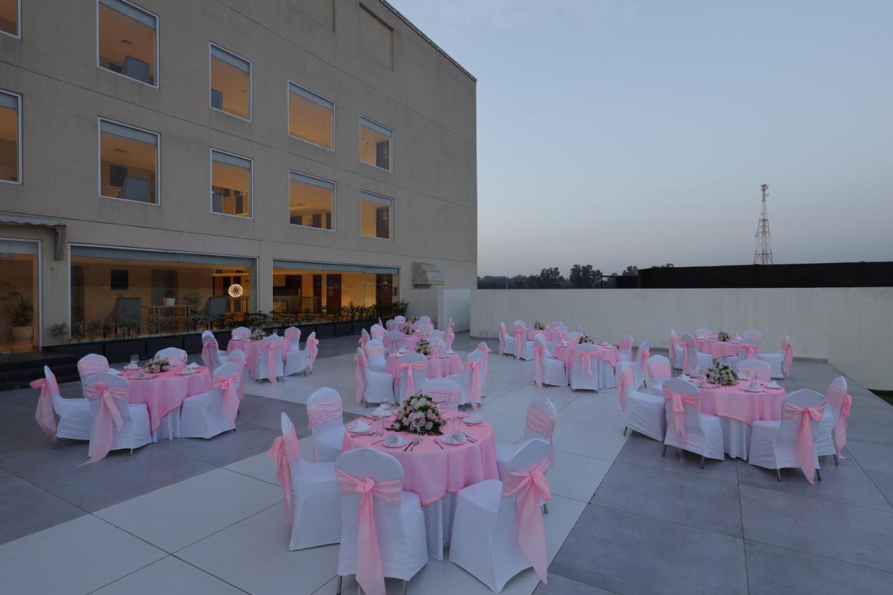 Viraj Sarovar Portico Jammu Exterior photo